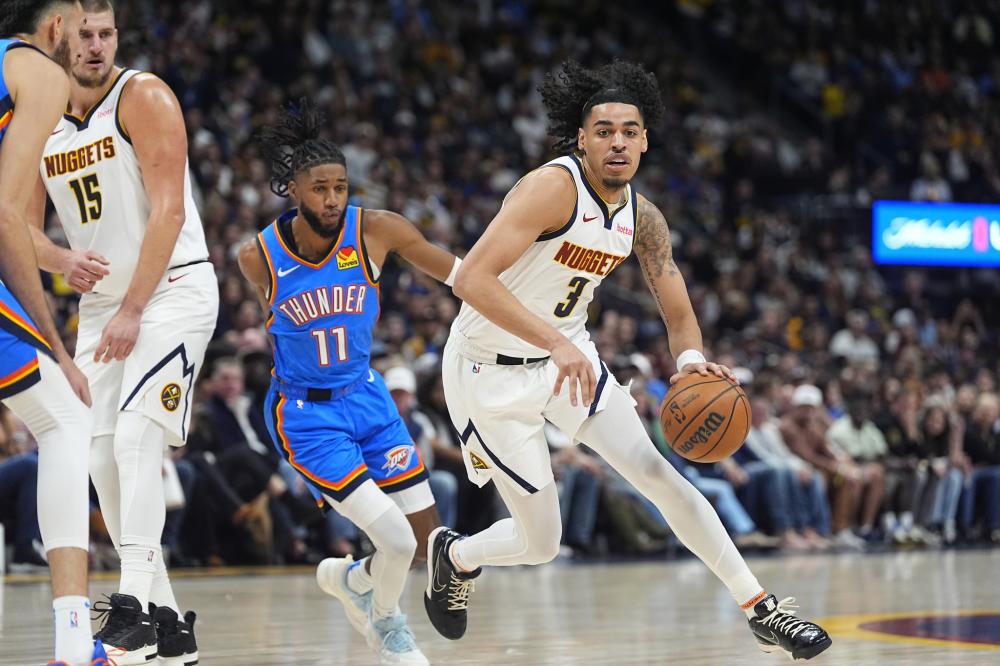 在三分线外 在三分线外