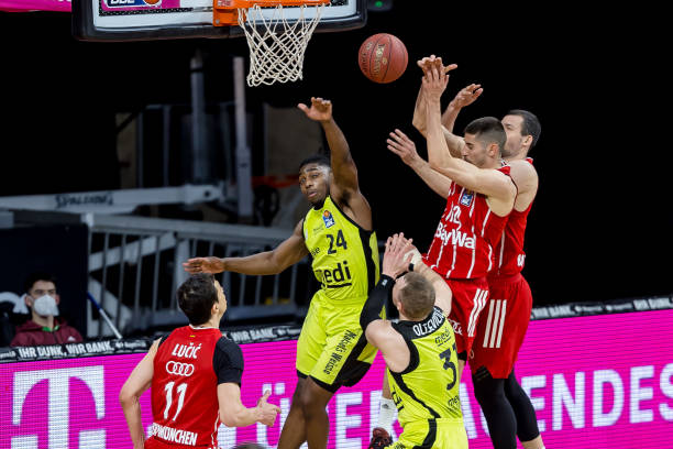 与皮尔洛在 与皮尔洛在